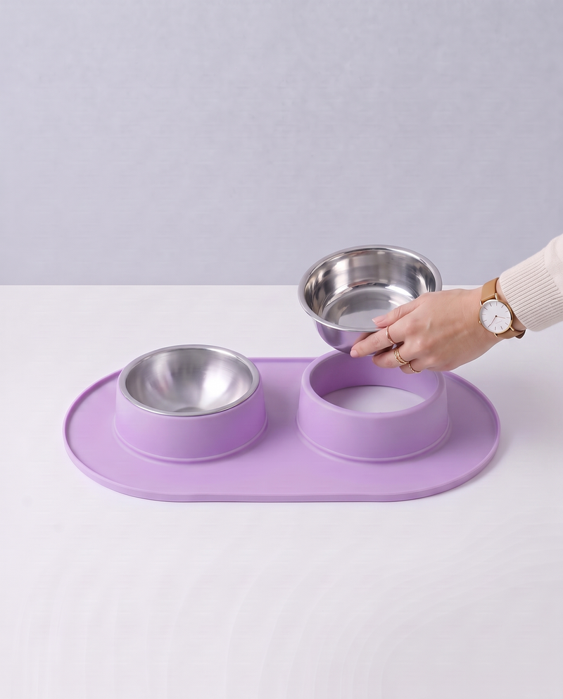 Adhère au plancher, pas seulement au bol